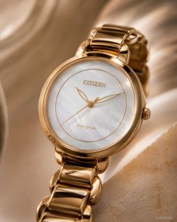Citizen Eco-drive naiste käekell pärlmutter sihverplaadiga | Roosakullaga kaetud elegants kuue kuu käiguvaruga | EM0673-83D
