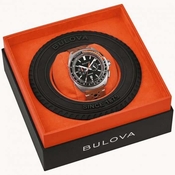 Sportlik meeste käekell Bulova'lt koos kronograafi ja võidusõidu disainiga - Racer Chronograph Collection | 98B427