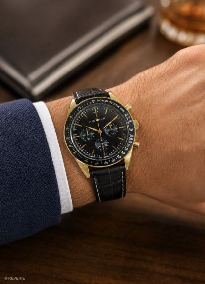 Aistrup AIW8701 Classic Sapphire Chronograph meeste käekell musta sihverplaadi ja kulddetailidega | AIW8701