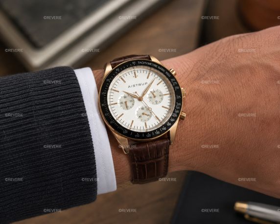 Aistrup AIW8702 Classic Sapphire Chronograph meeste käekell valge sihverplaadi ja pruuni nahkrihmaga | AIW8702