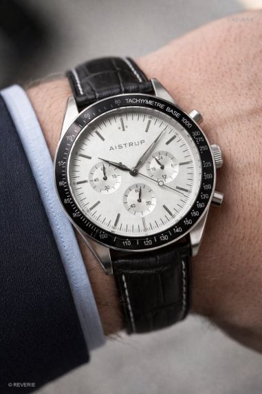 Aistrup AIW8703 Classic Sapphire Chronograph meeste käekell valge sihverplaadi ja musta nahkrihmaga | AIW8703